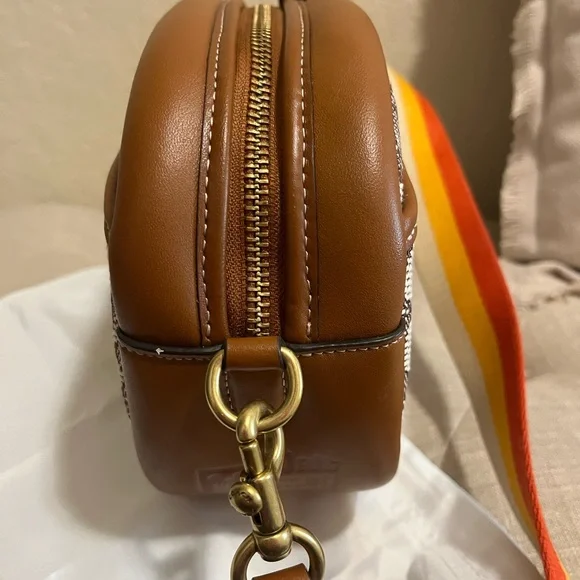 Coach X Disney - Camera Bag In Signature Textile Jacquard ❤️ - Picture 7 of 16